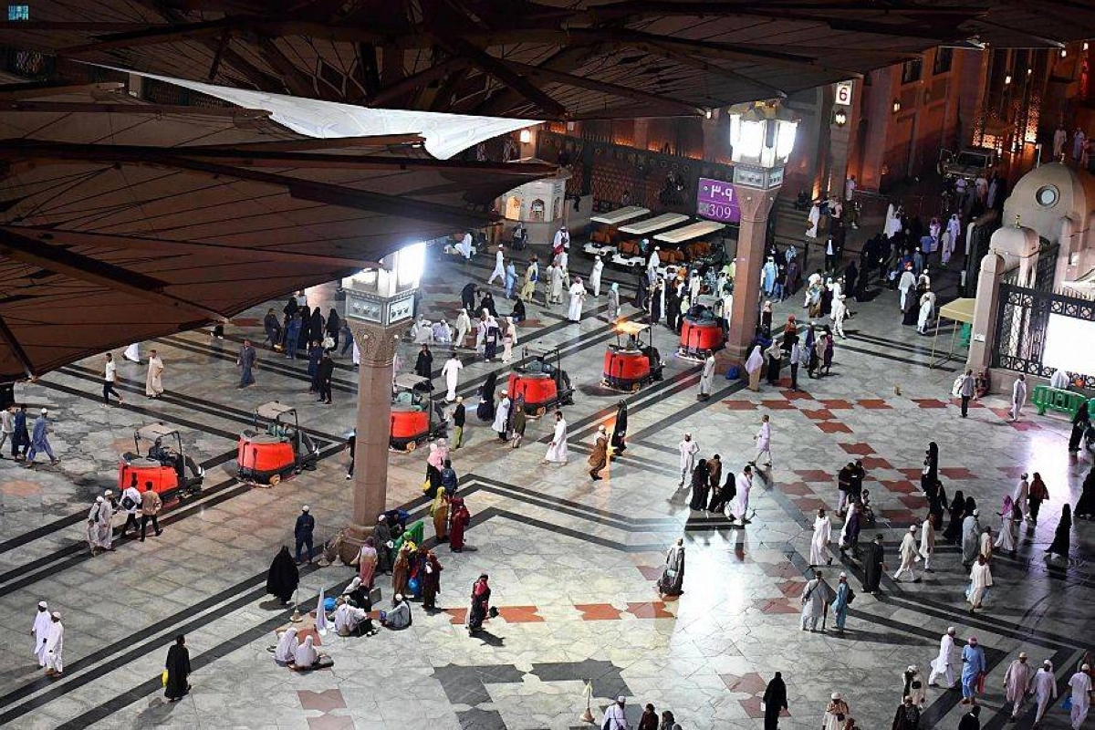 

روبوتات ذكية في ممرات المسجد النبوي                                                      (مكة)