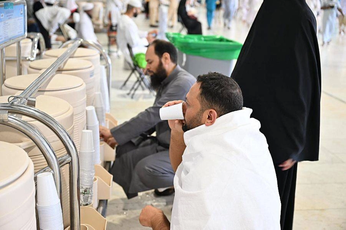 

زيادة كميات ماء زمزم داخل الحرم