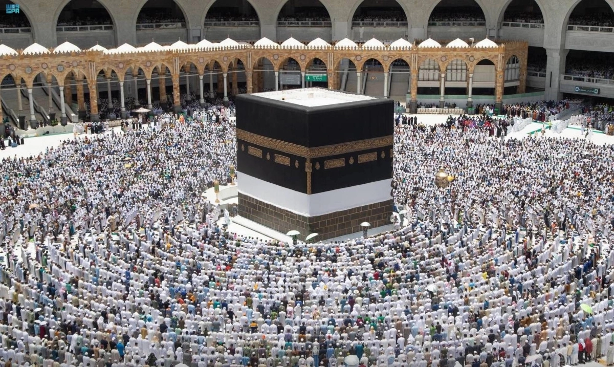 

صلاة الجمعة بالمسجد الحرام                   (مكة)