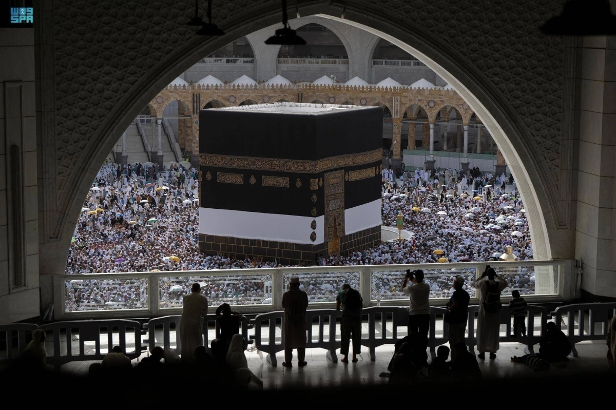 

حجاج يؤدون طواف الوداع                                                                                (مكة)