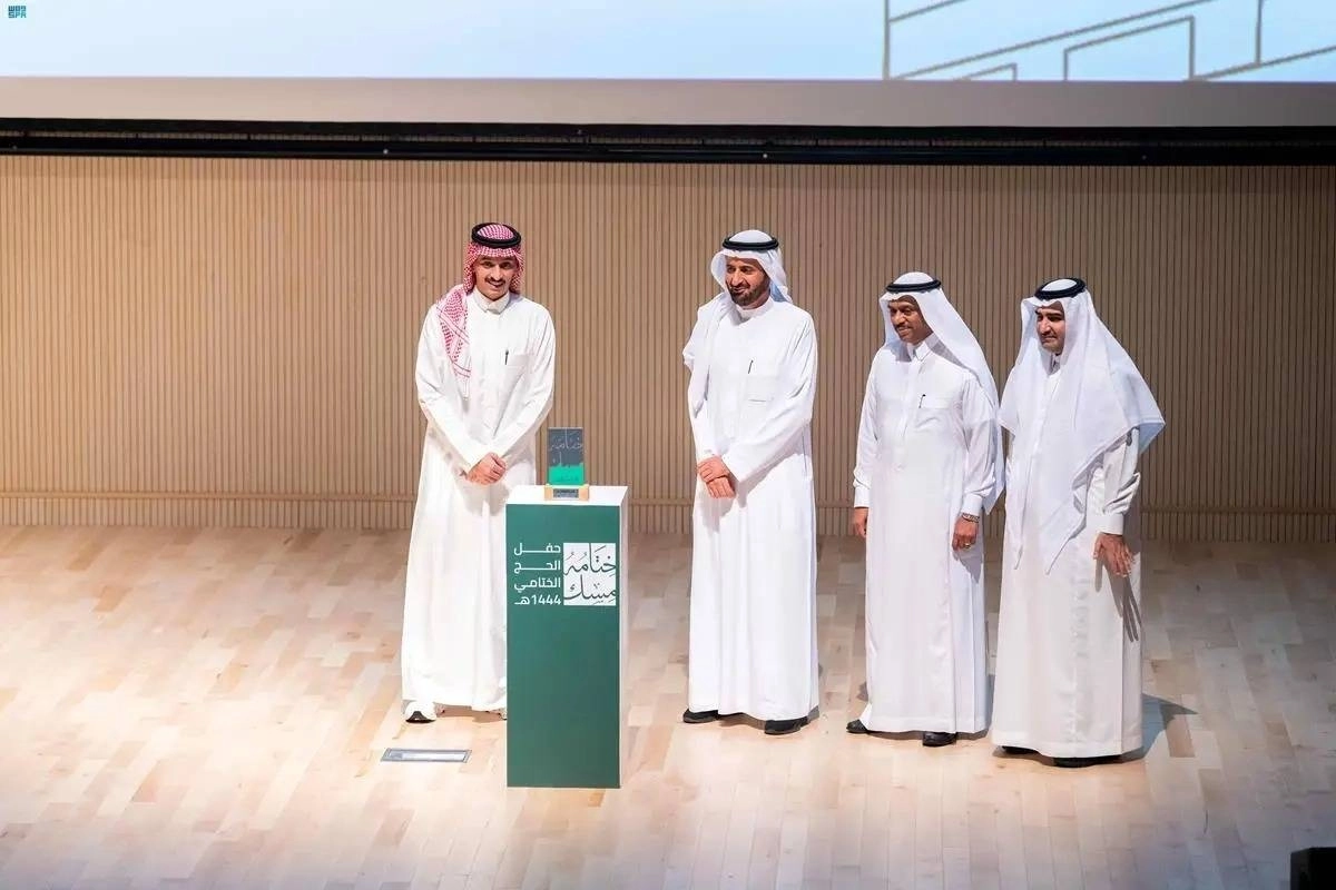 الربيعة يكرم أحد المتميزين (مكة)