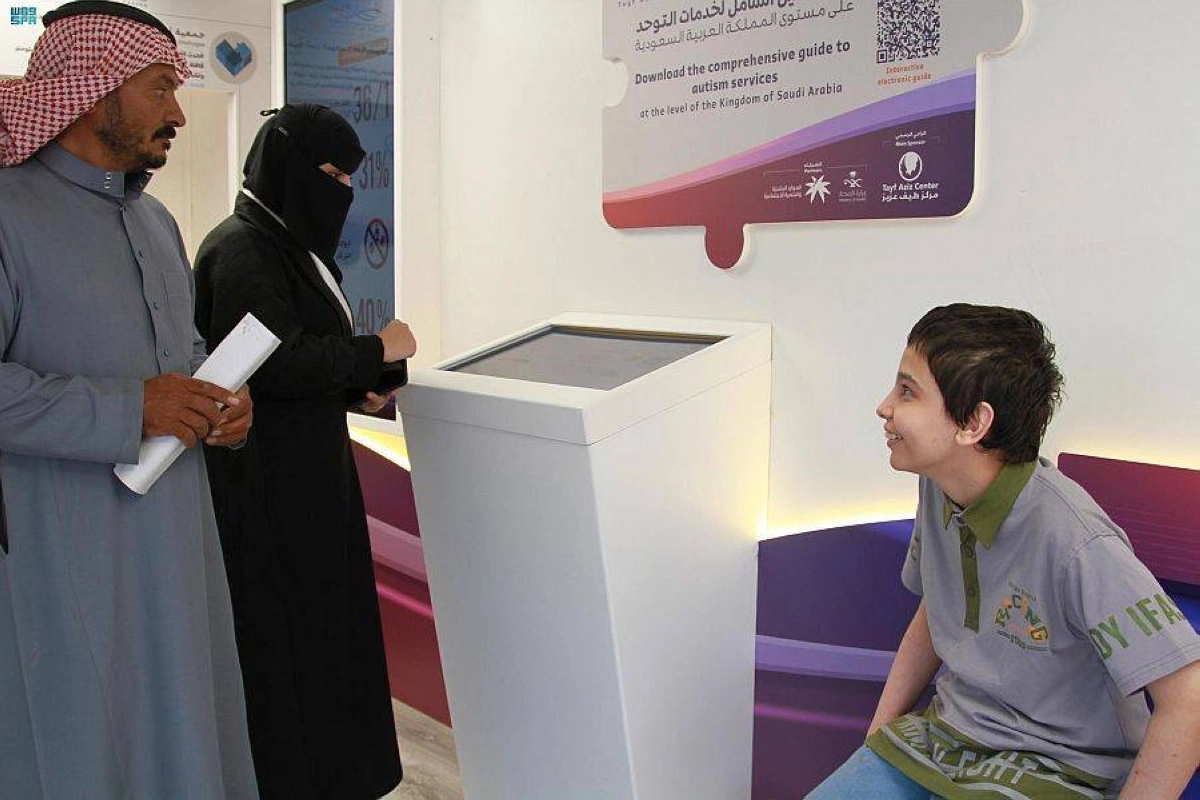 أسرة خلال زيارتها للقافلة (مكة)