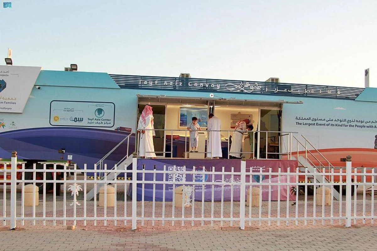  قافلة طيف عزيز تستقبل الزائرين (مكة)