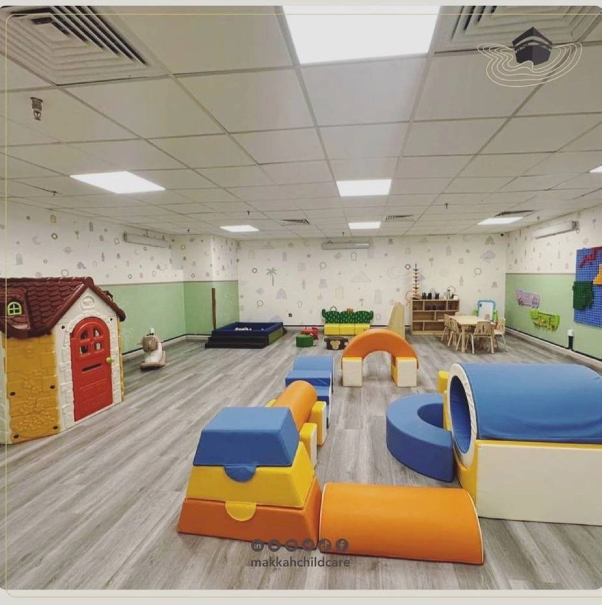 قاعات مجهزة لقضاء وقت آمن للأطفال (مكة)
