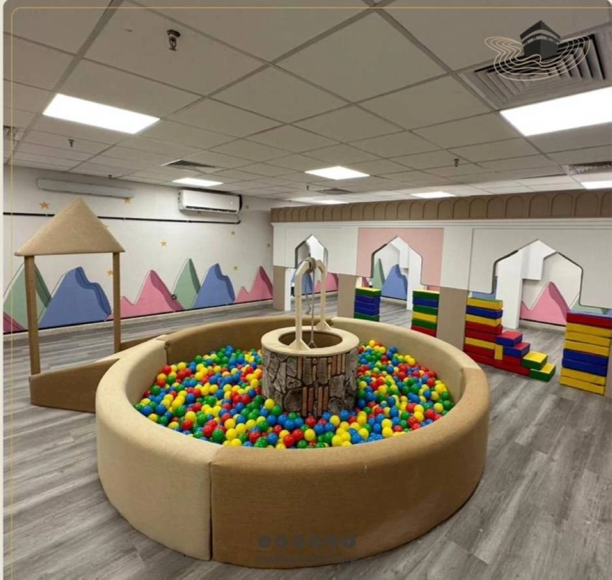 

من داخل المركز                                                                  (مكة)