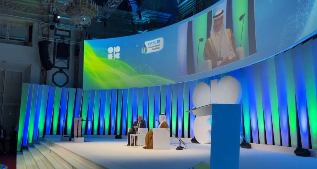 وزير الطاقة متحدثا في الندوة