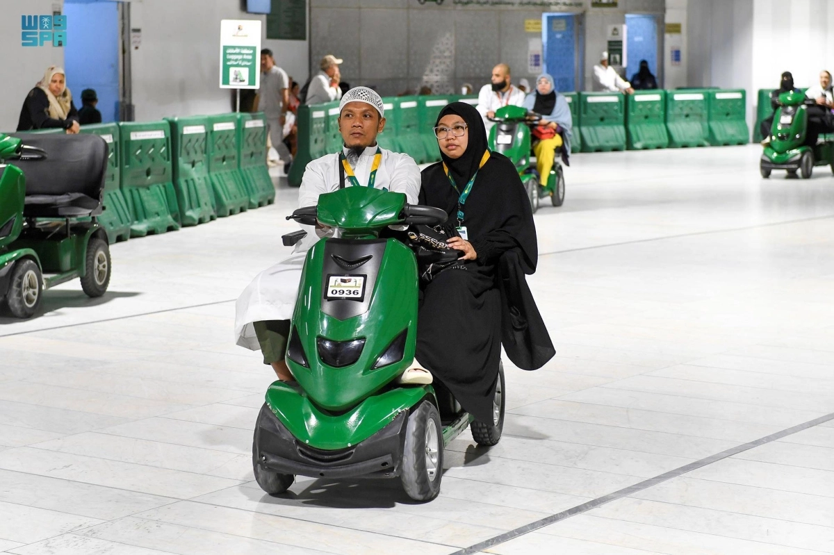 عربة كهربائية في ساحات المسجد الحرام (مكة)