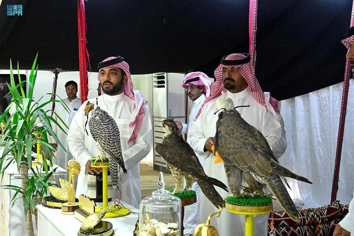 

صقور نادرة في المهرجان                                (مكة)