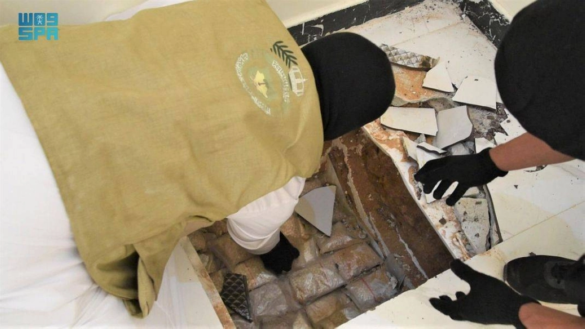 

إخراج الأقراص المخدرة                             (مكة)