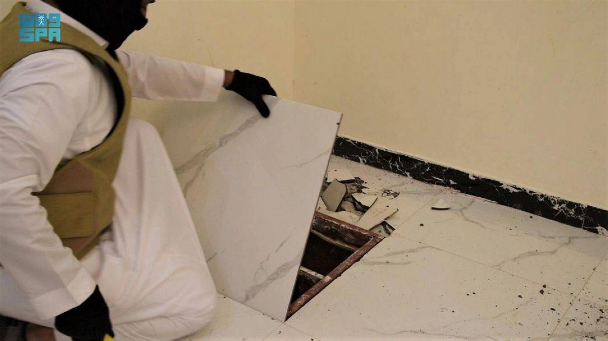 الاقراص في مخزن سري تحت الارض (مكة)