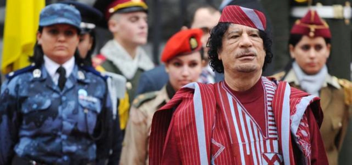 

الرئيس الراحل وحرسه                                                                                (مكة)