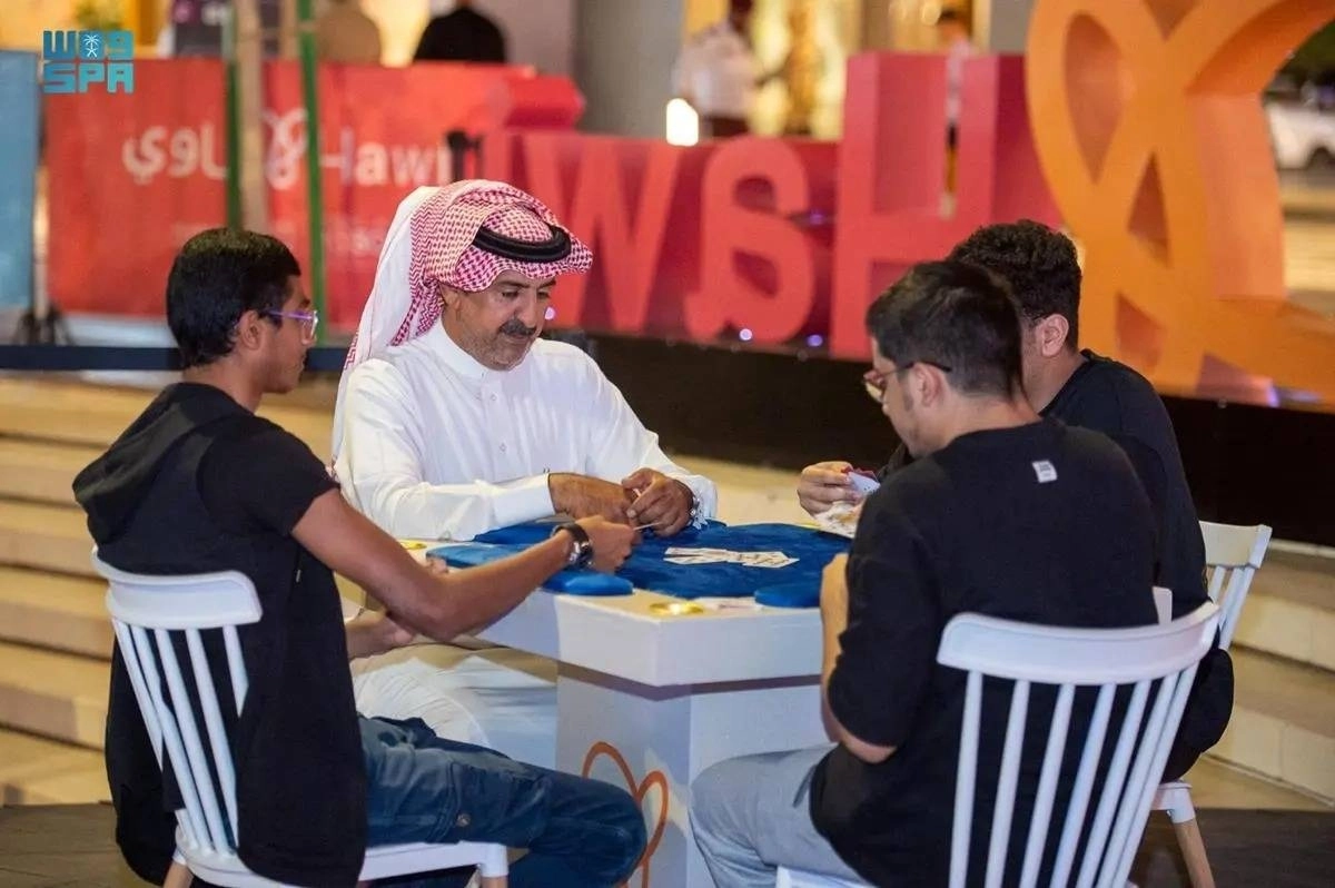 

عدد من زوار المعرض