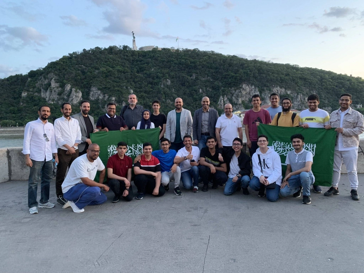 

المنتخب السعودي للكيمياء في المجر خلال الأولمبياد السابق