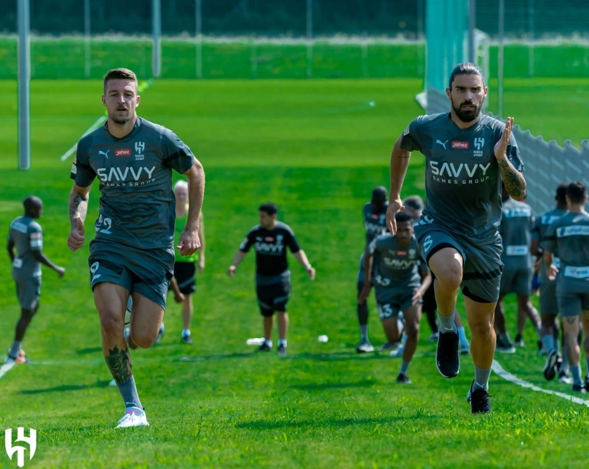 

نيفيز وسافيتش في معسكر الهلال أمس