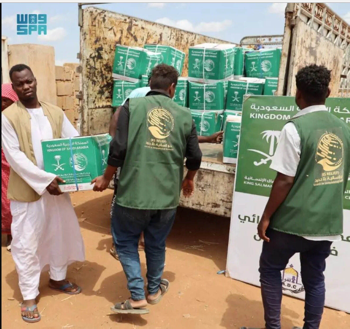 

المركز يوزع السلال في القضارف                           (واس)