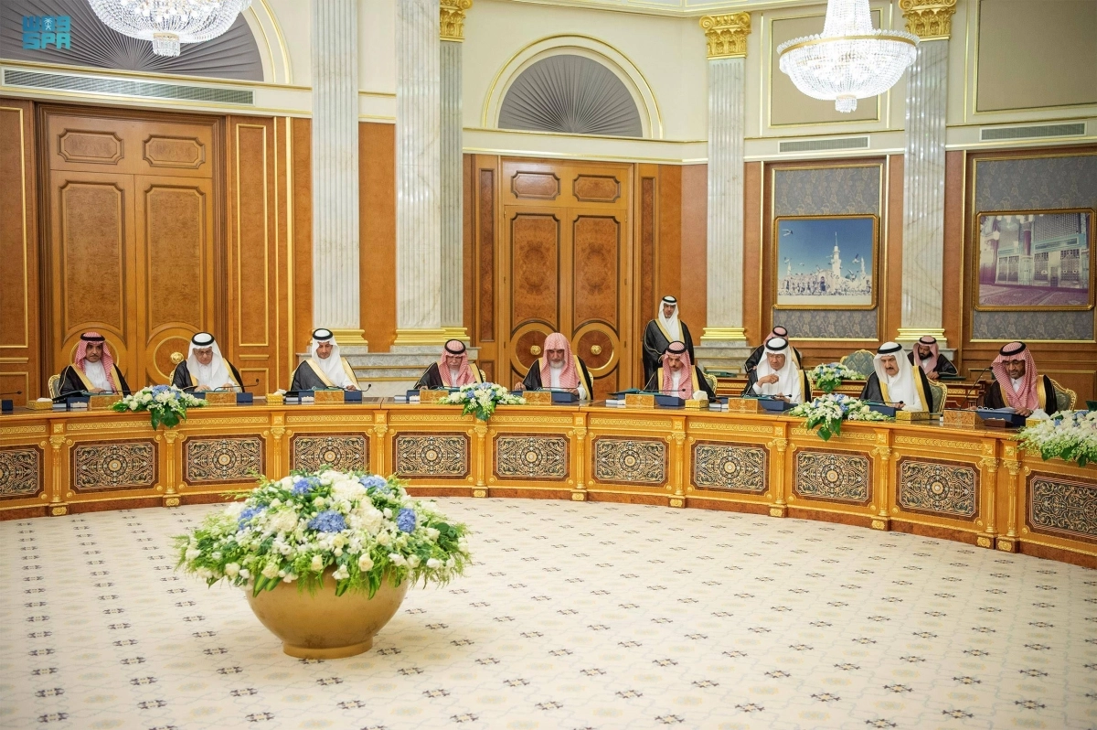 

ولي العهد مترئسا الجلسة