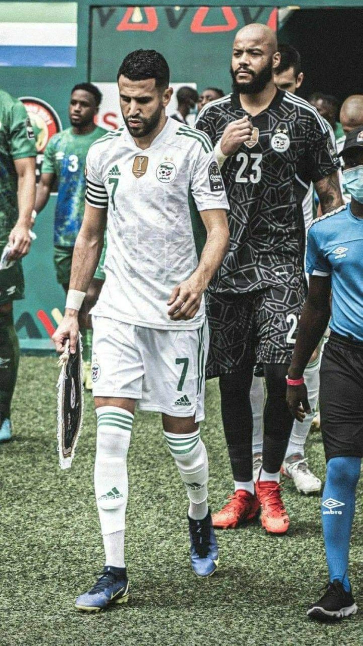 

مع المنتخب الجزائري