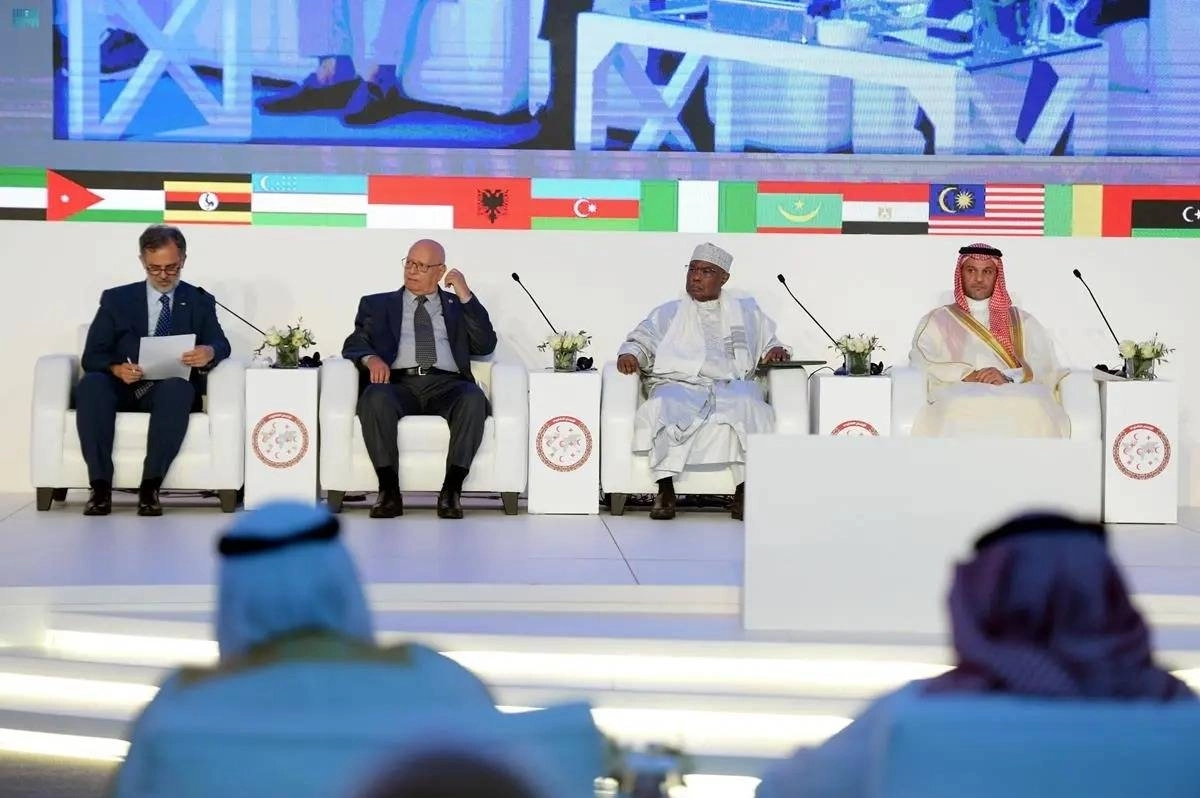 

عدد من المتحدثين في الاجتماع                       (مكة)