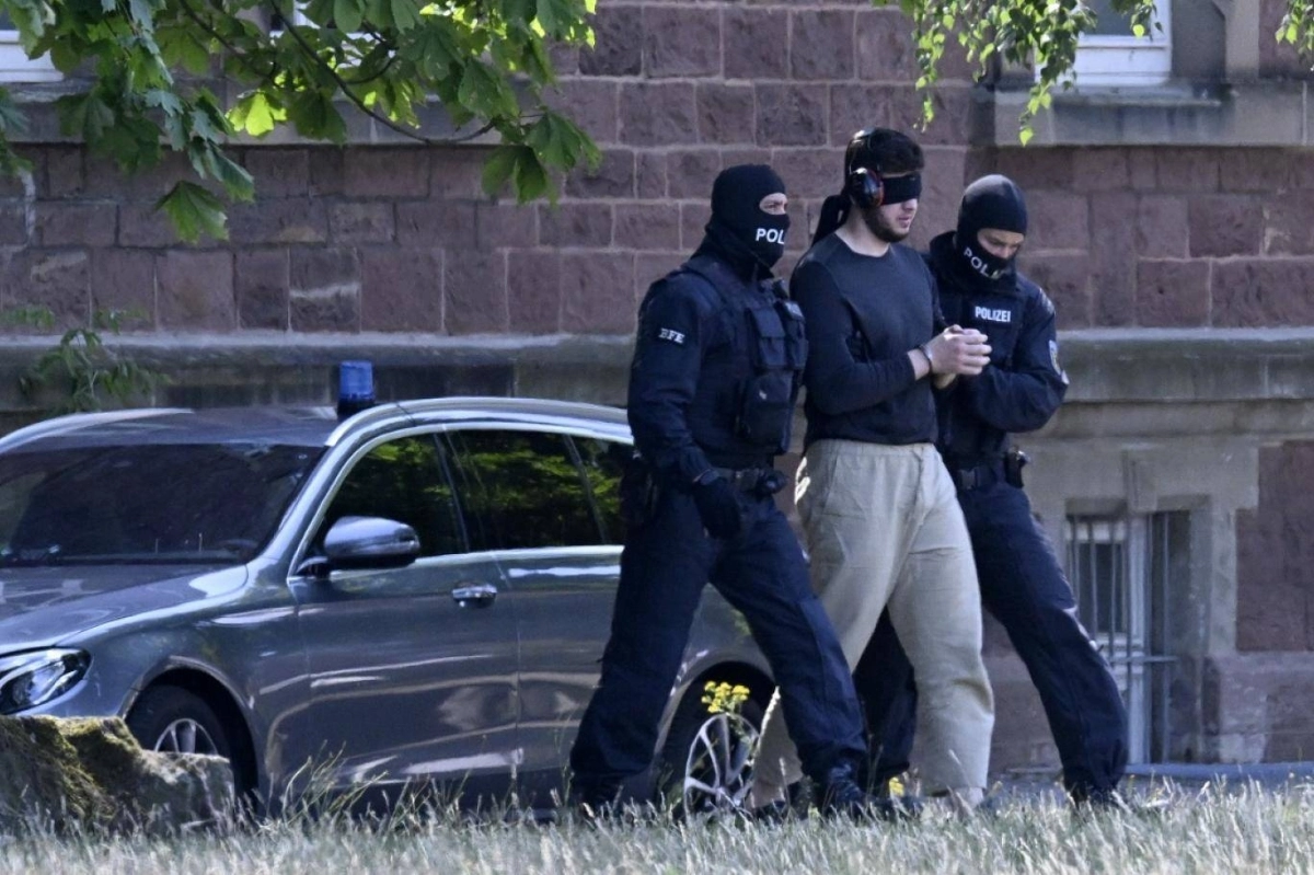 

القبض على أحد الإرهابيين في ألمانيا                                                                 (د ب أ)