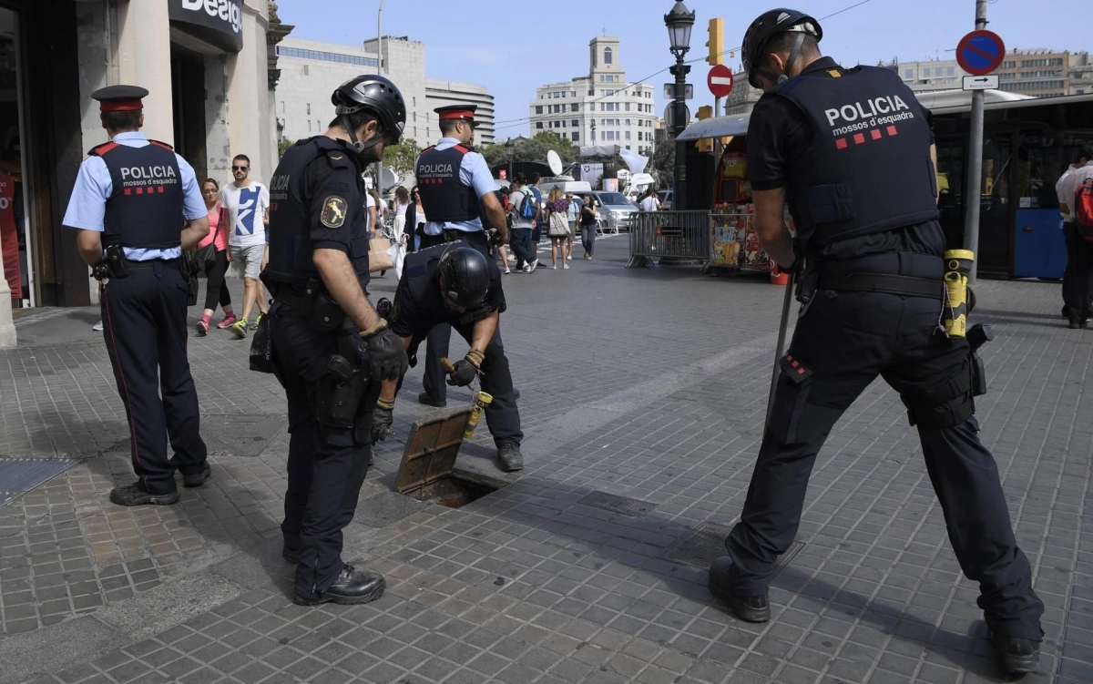 تأهب وحذر بين أفراد الشرطة