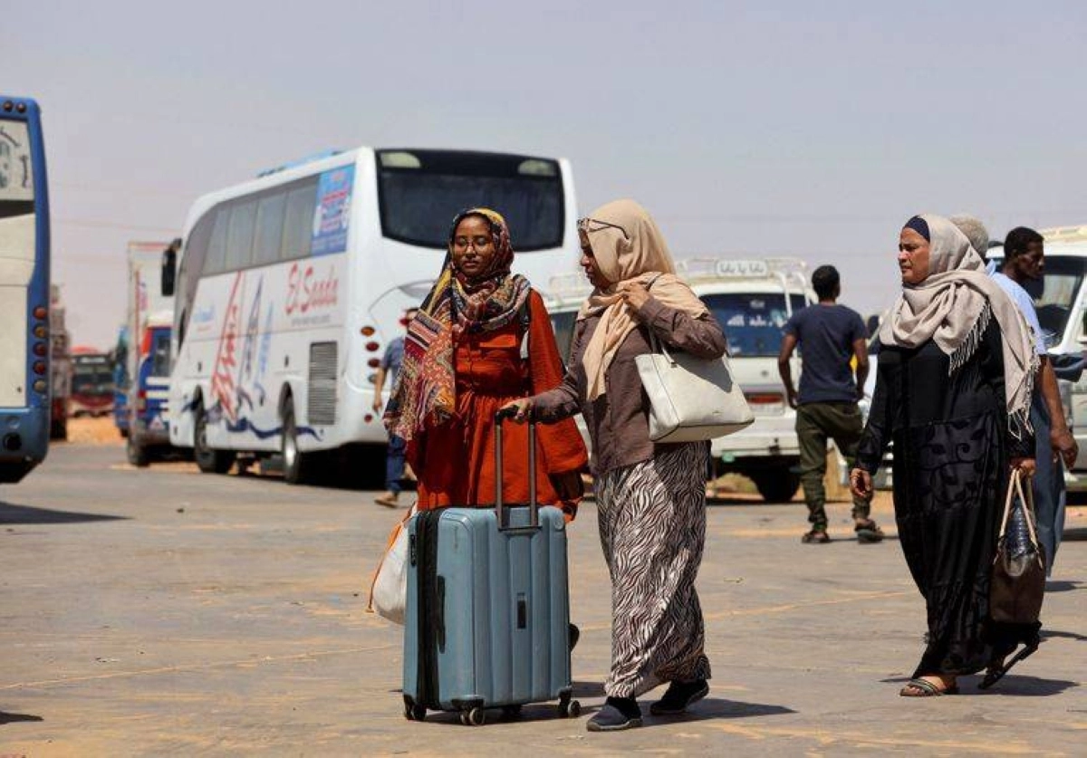 

عمليات نزوح مستمرة في الخرطوم                      (مكة)