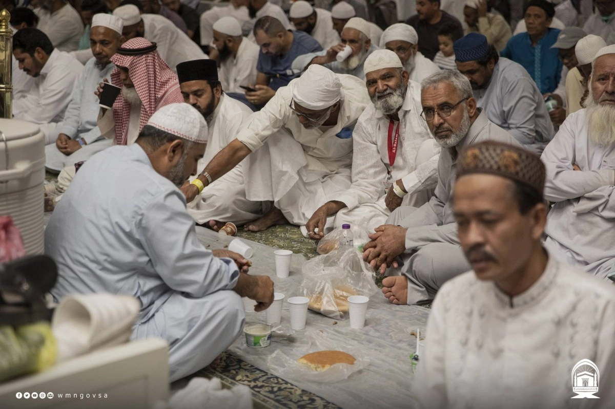افطار عاشوراء بالمسجد النبوي (مكة)