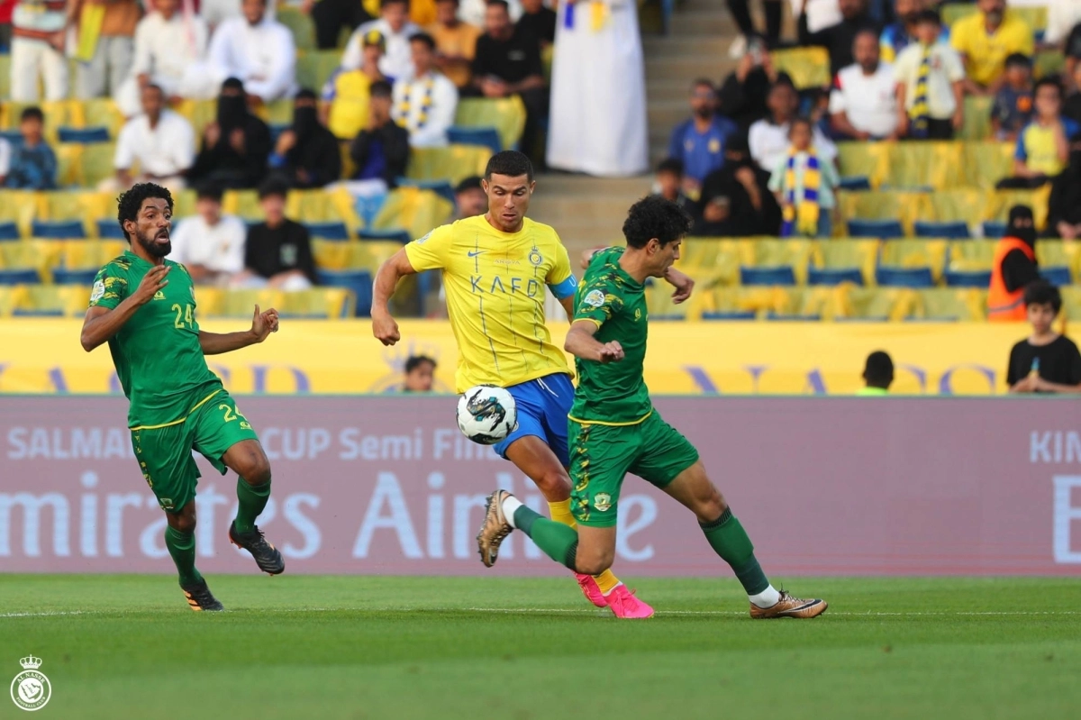 

جانب من المباراة وتظهر احتفالية رونالدو بعد تسجيله الهدف