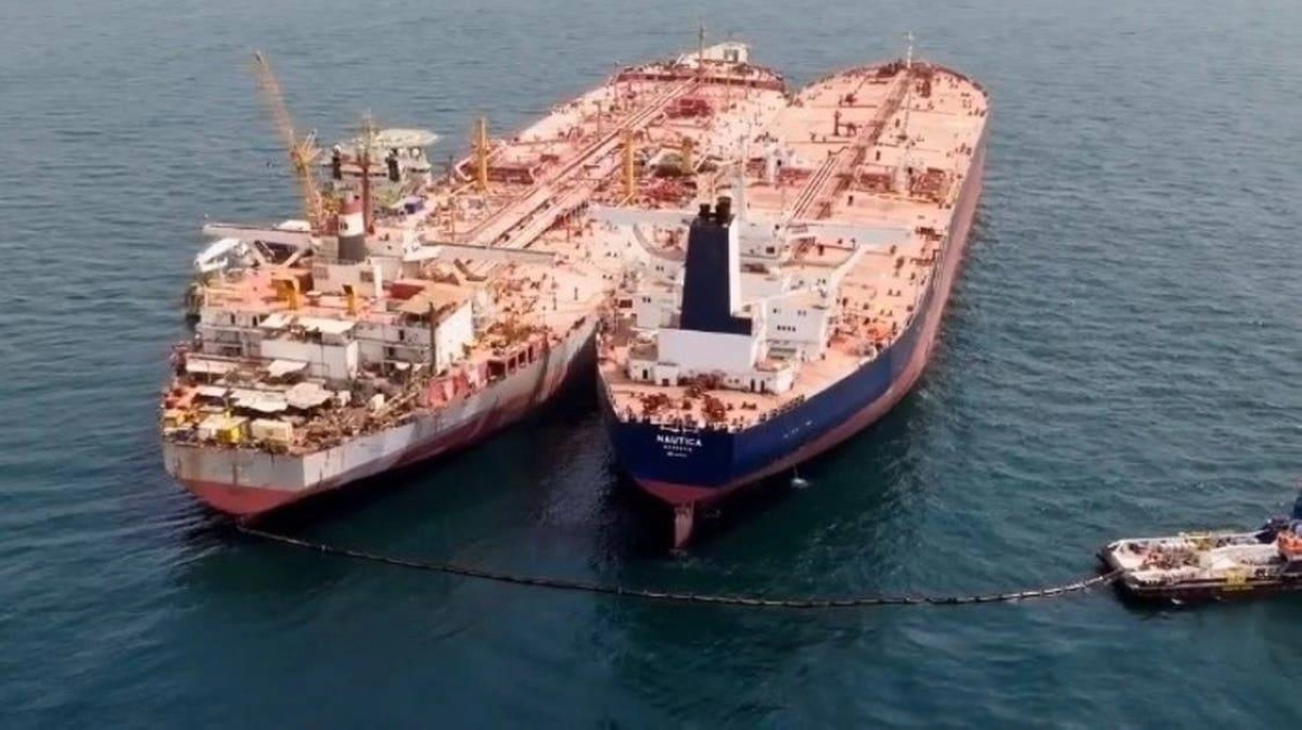 

الباخرة صافر بعد تفريغ النفط منها                        (مكة)