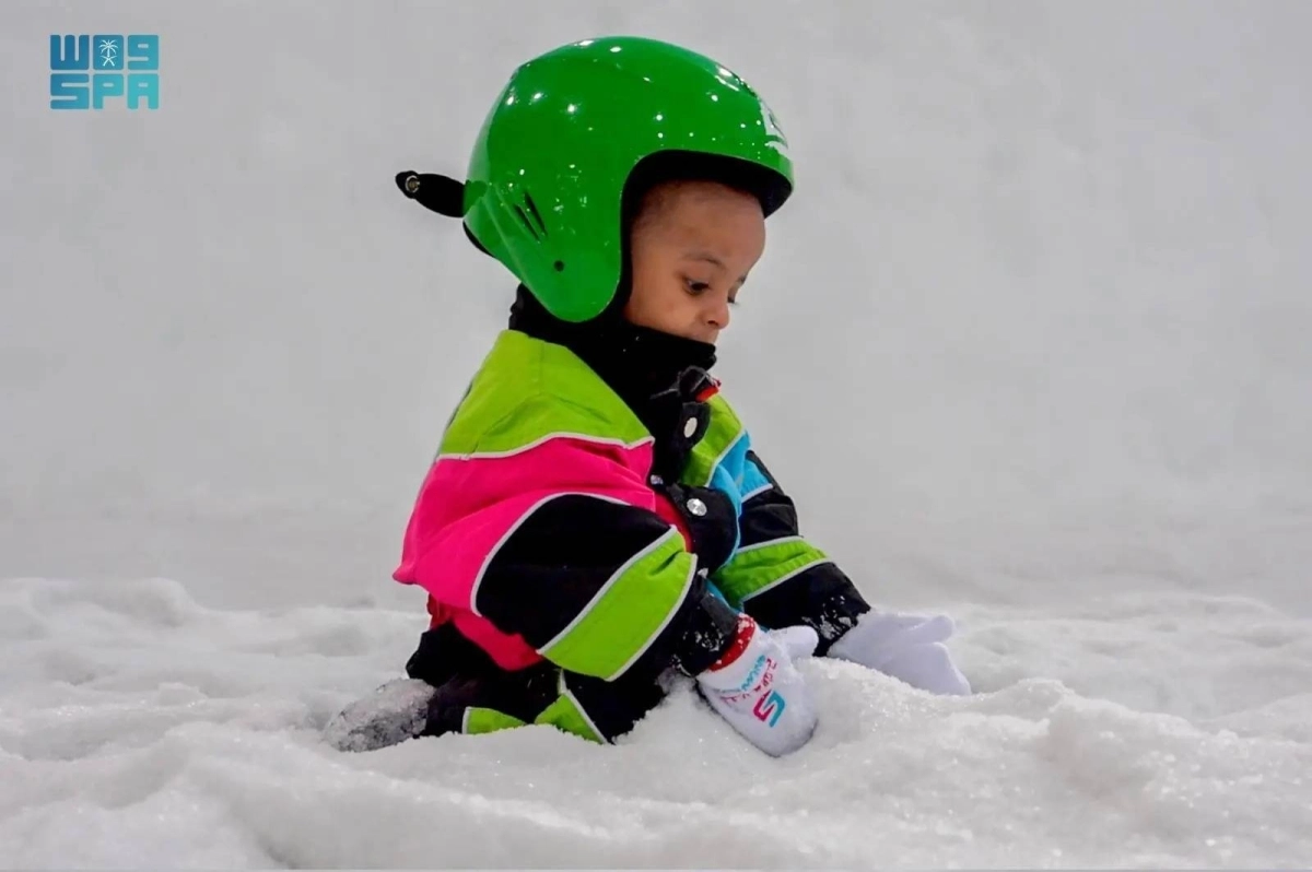 صغير يستمتع بالجليد (مكة)