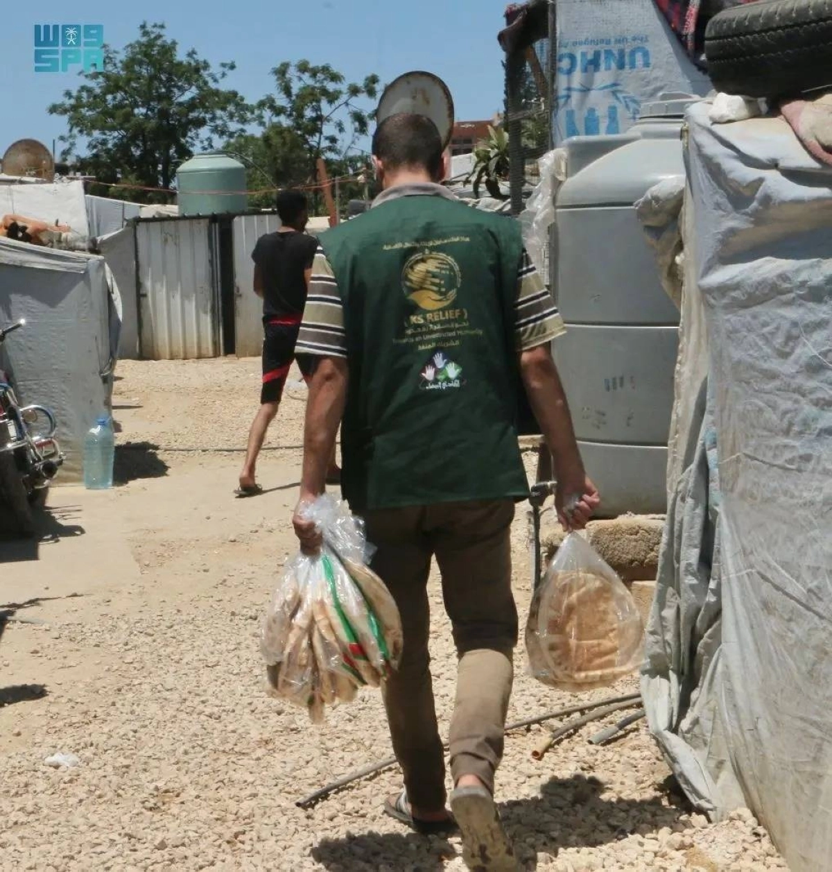 جهود مقدرة للعاملين في الميدان الانساني