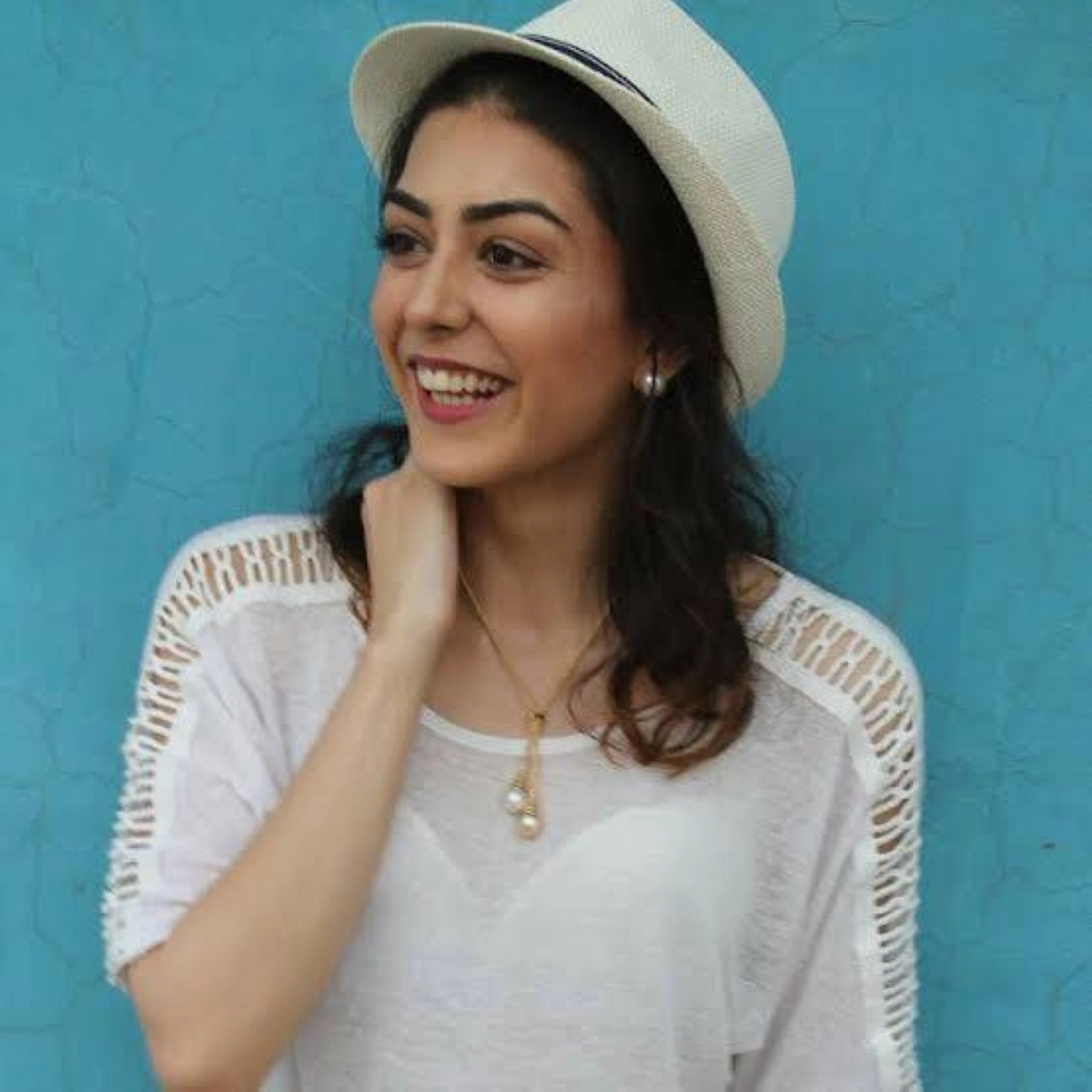 

إيمان مزاري