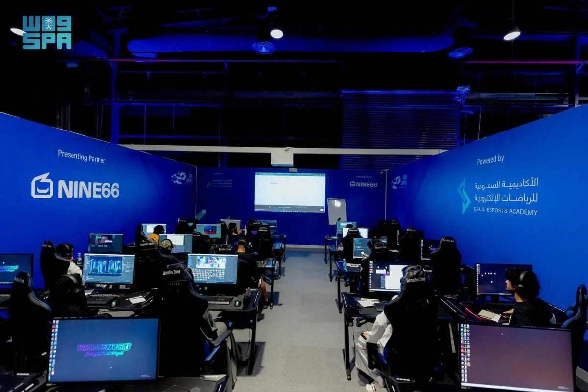 مشاركون في الألعاب الالكترونية (مكة)