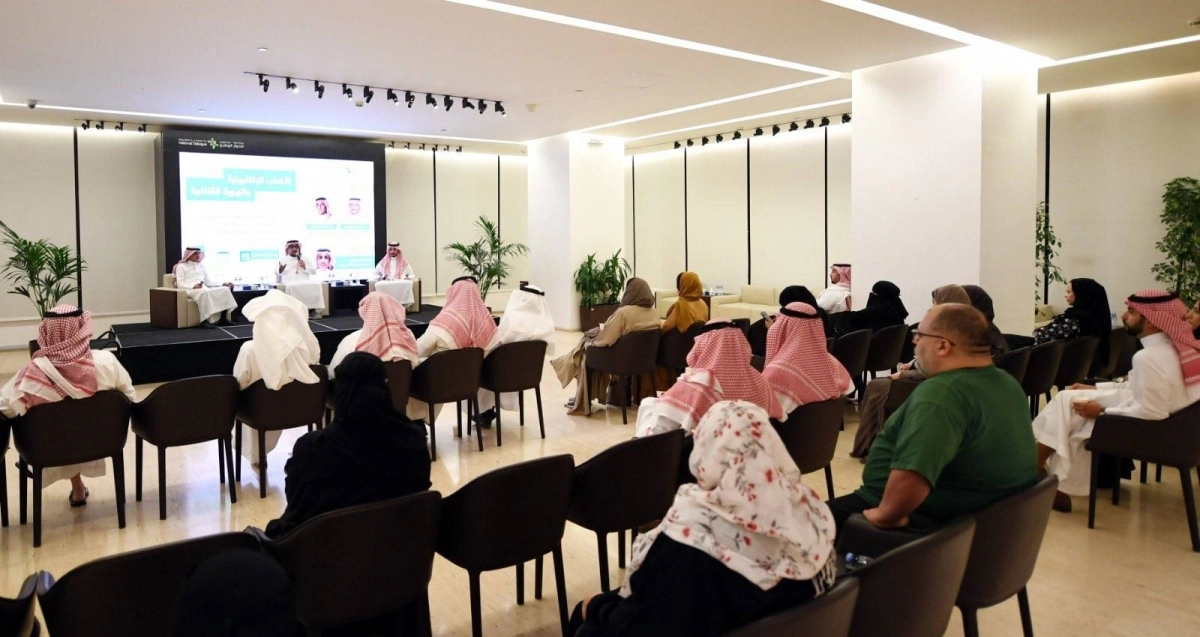 عدد من حضور اثنينية الحوار (مكة)