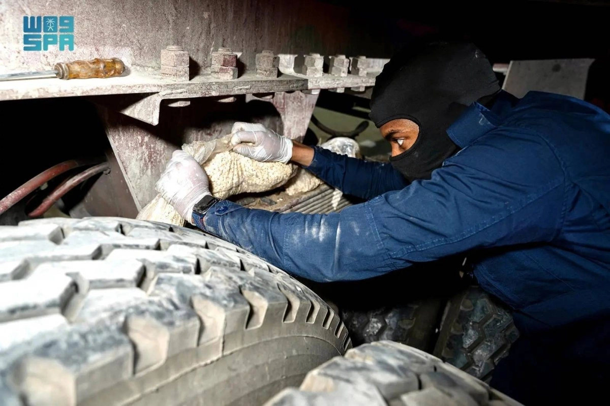 العثور على الحبوب المخدرة أسفل الشاحنة (مكة)