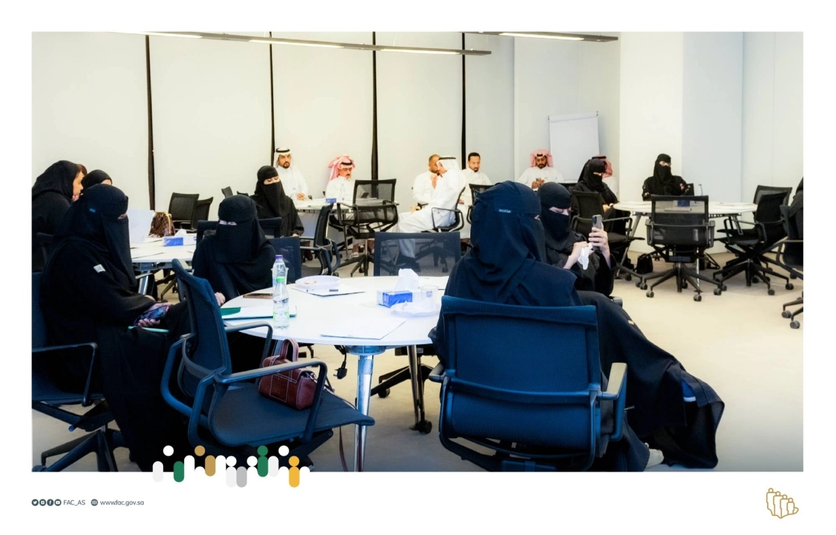 عدد من حضور الندوة