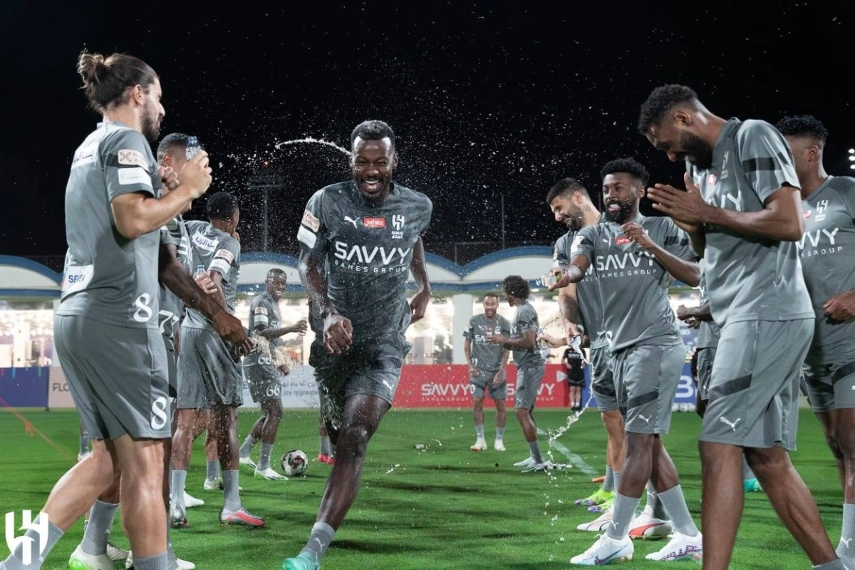 

لاعبو الهلال قبل دخولهم التدريبات الجماعية