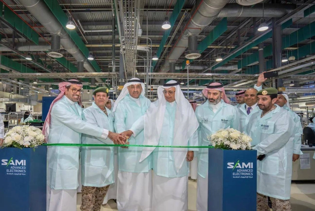 

من تدشين خط الإنتاج الخاص بأنظمة الراديو المعرفة برمجيا