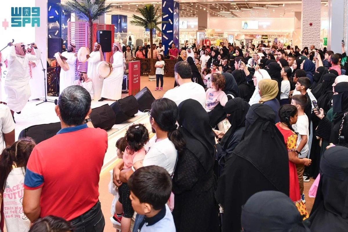 


تفاعل الزوار مع عروض التراث                (مكة) 