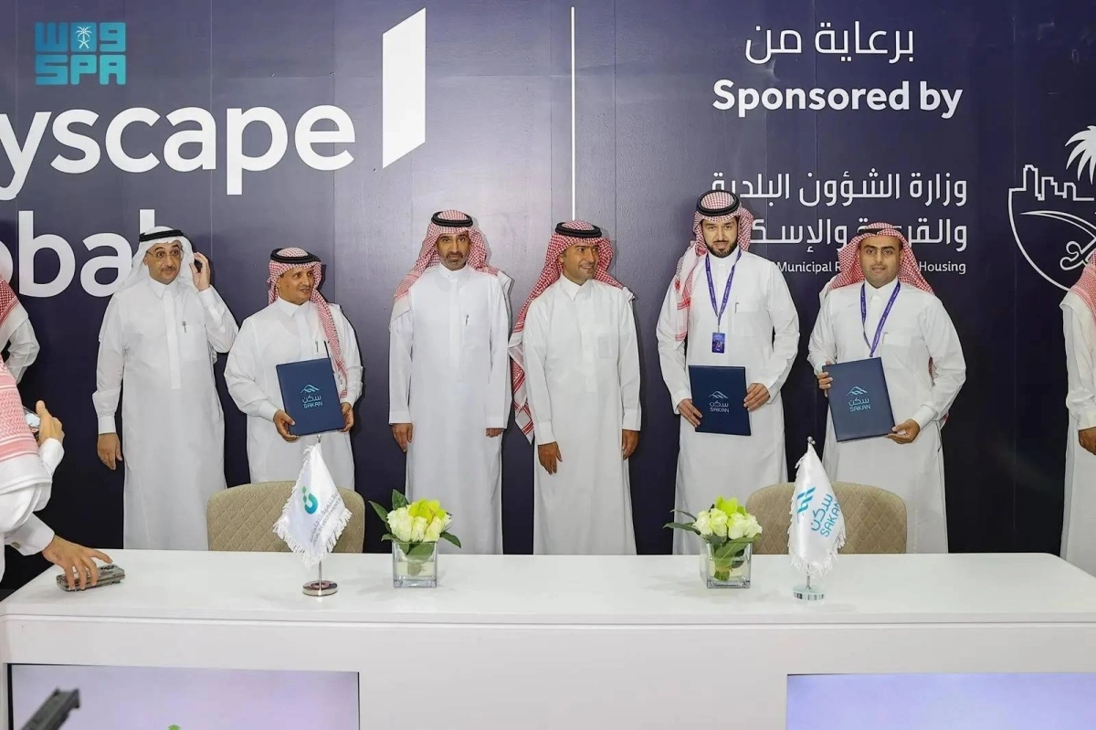 


جانب من توقيع الاتفاقية                                      (مكة) 