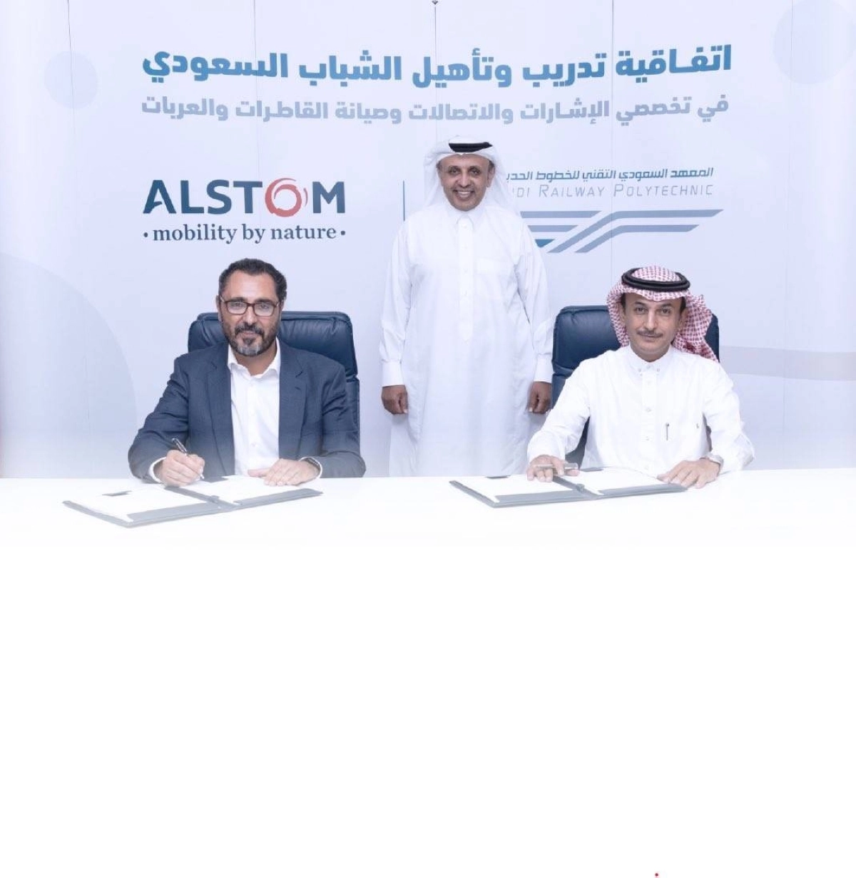 


من توقيع الاتفاقية 