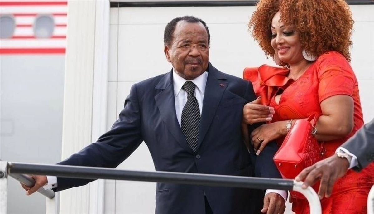 الرئيس الكاميروني مع زوجته حاكم الغابون الجديد               (مكة)