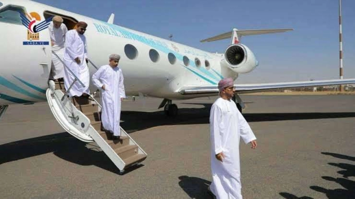 


الوفد العماني لدى وصوله صنعاء                                                 (مكة) 