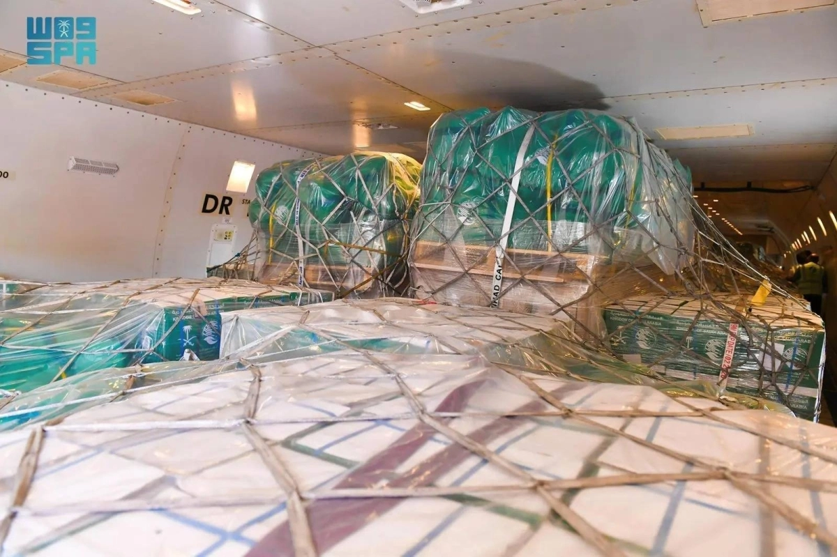 اغذية ومواد ايوائية ضمن الطائرة الاغاثية (مكة)