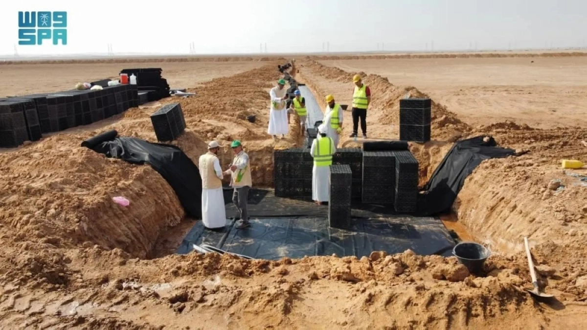 فريق العمل يقوم بالمسوحات الميدانية (مكة)