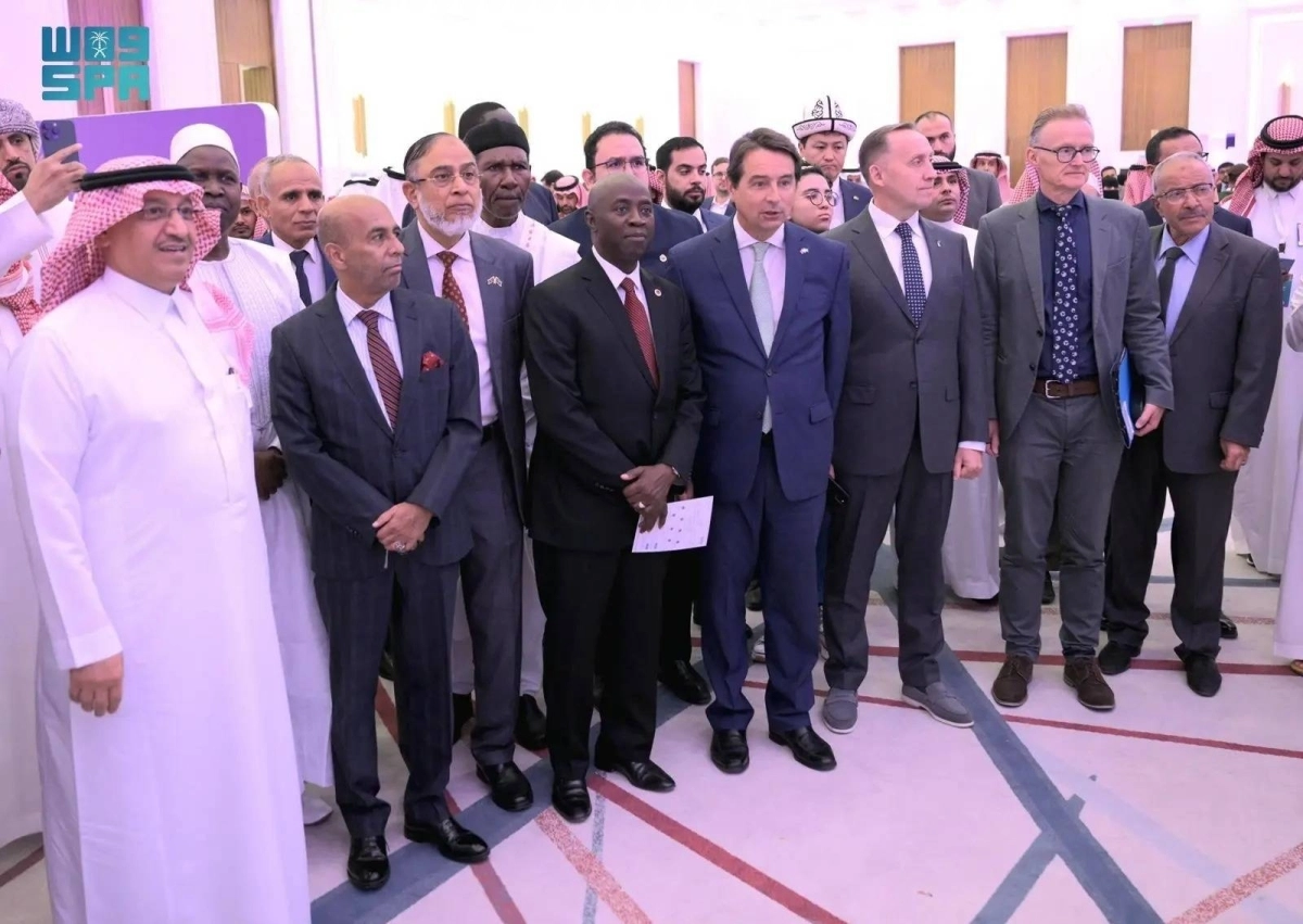 


يوسف البنيان خلال افتتاح الملتقى                             (مكة)  