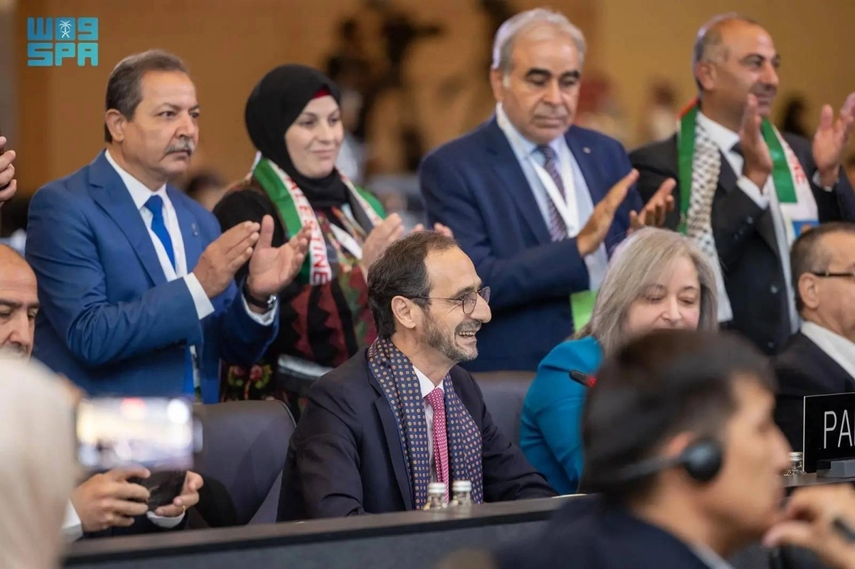 


من اجتماع لجنة اليونسكو في الرياض       (مكة) 