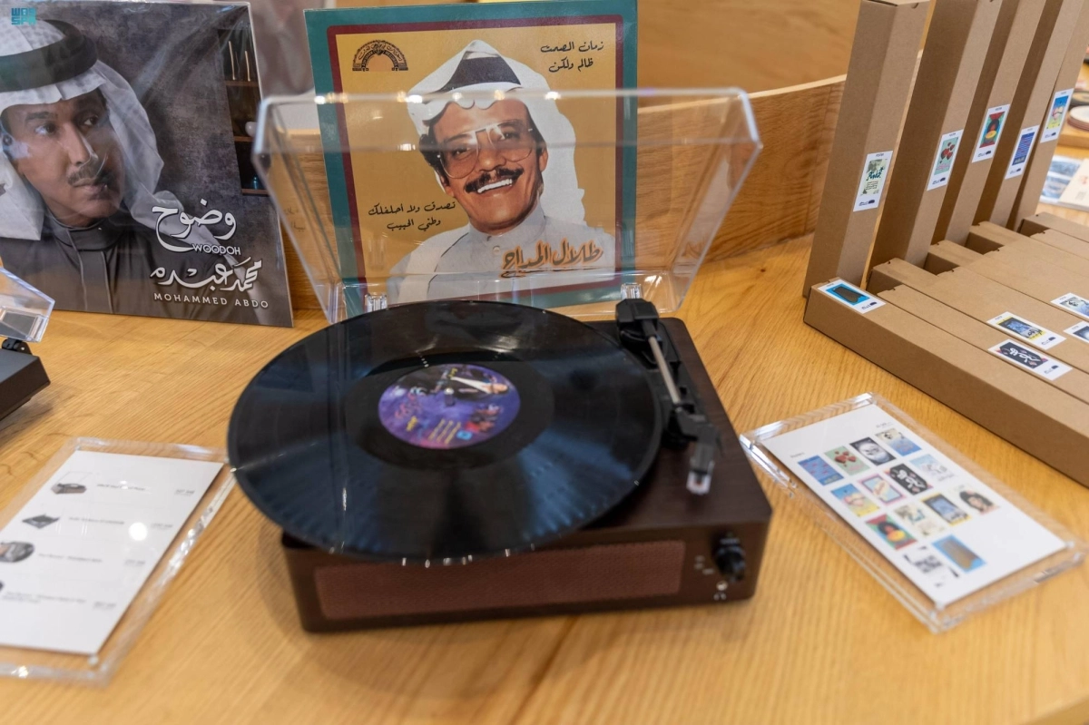 


مجموعة من المقتنيات الموسيقية                 (مكة) 