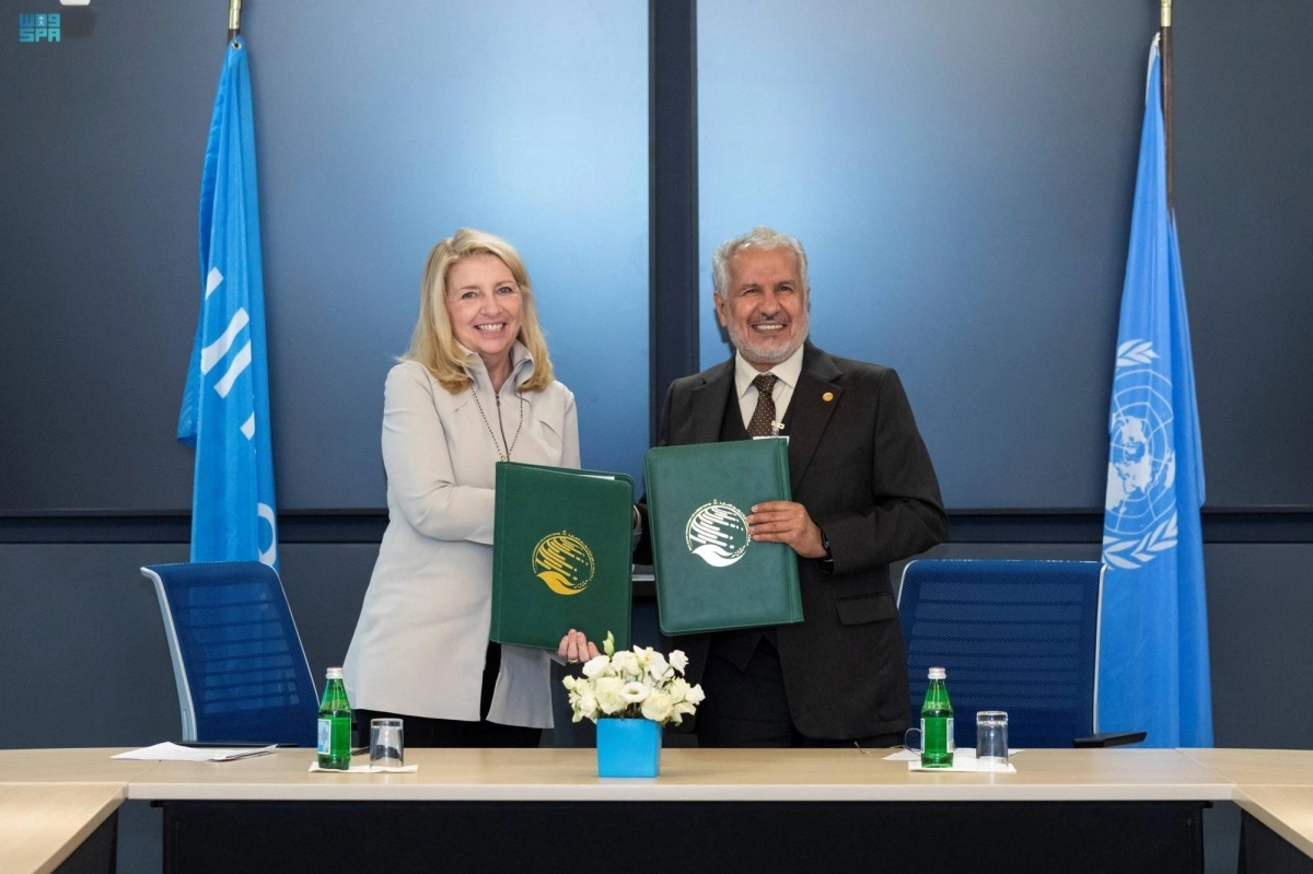 


عقب توقيع الاتفاقية                             (مكة) 