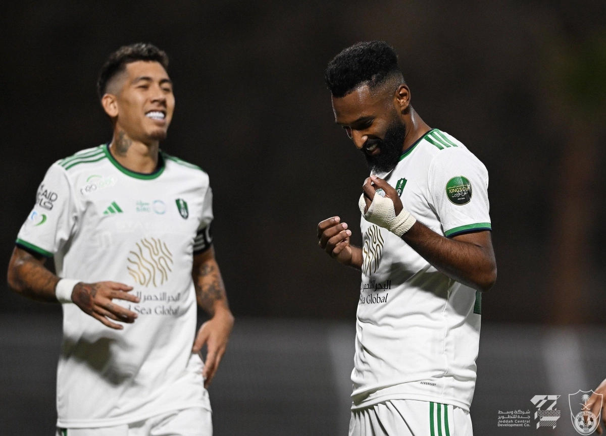 


البريكان يحتفل بهدفه في العين 