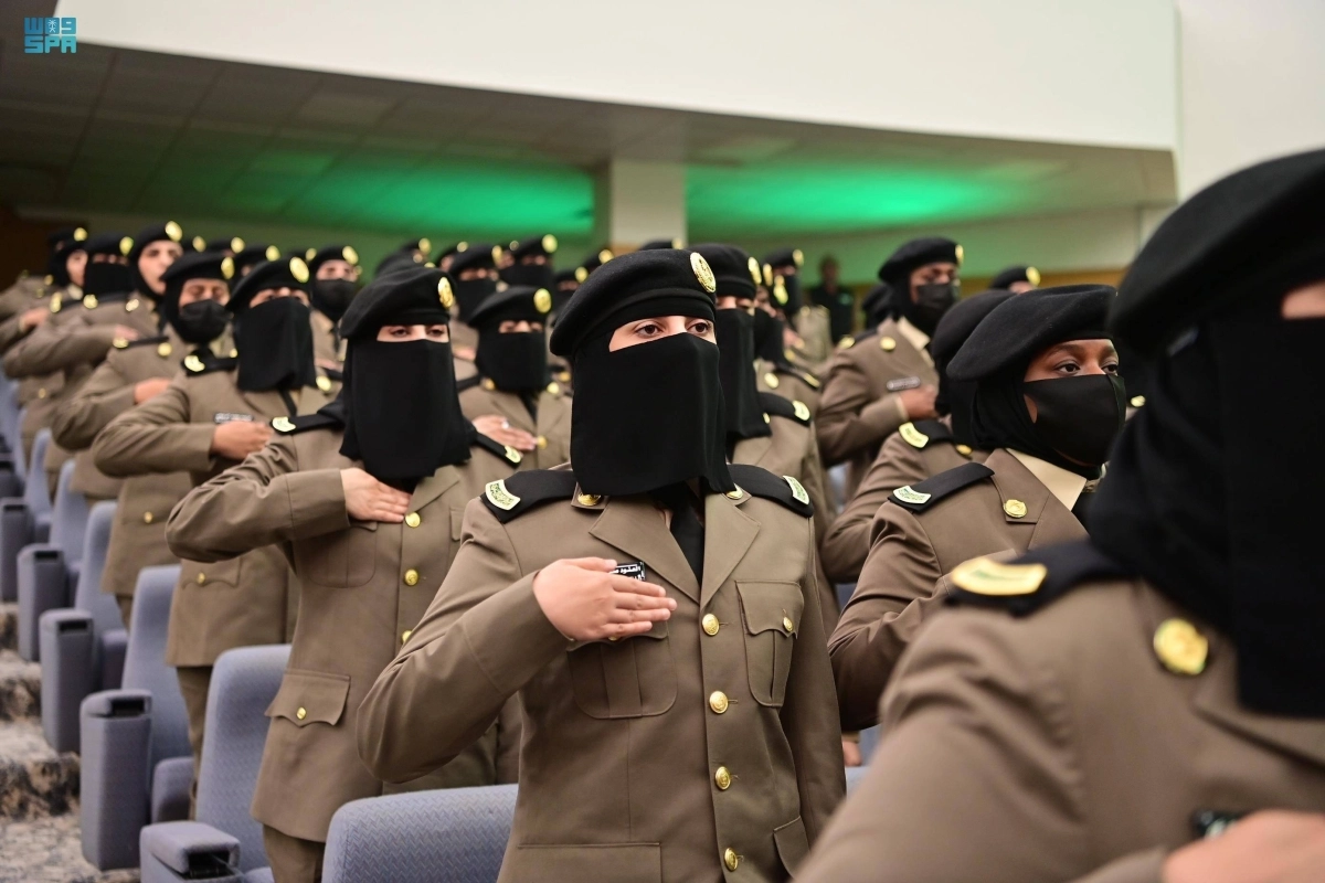 استعراض عسكري للمجندات (مكة)